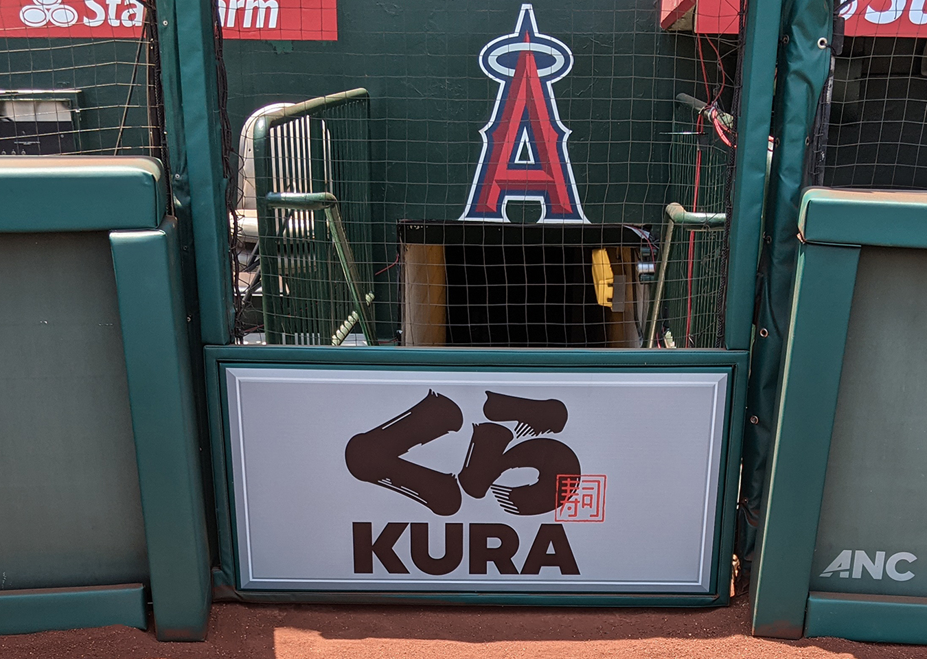 MLB エンゼルス球場のホームベース看板に掲出