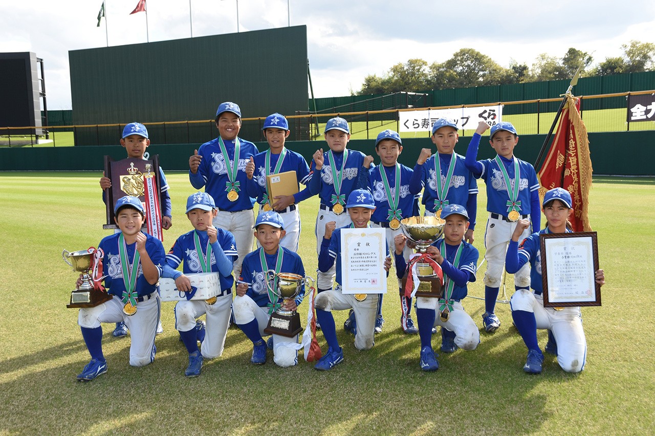 優勝の栄冠に輝いた長曽根ストロングス