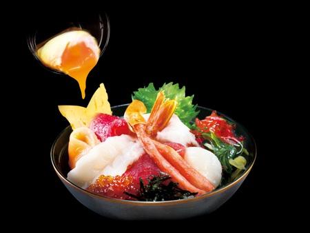 「特製玉子だれで食べる 海鮮丼」8月22日（金）から全国で発売開始